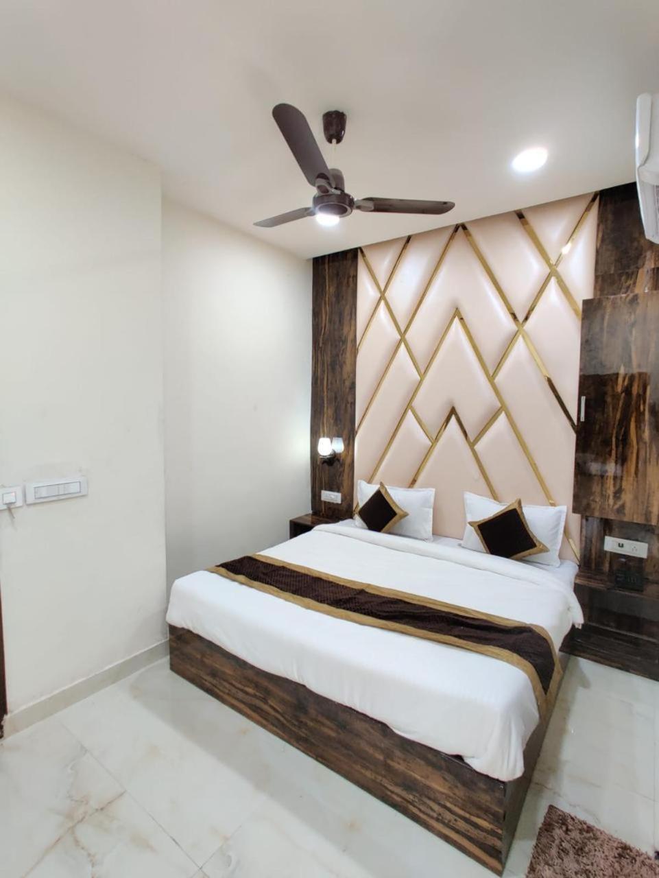 Hotel Gs Amritsar 200 Mtr From Golden Temple Exterior photo