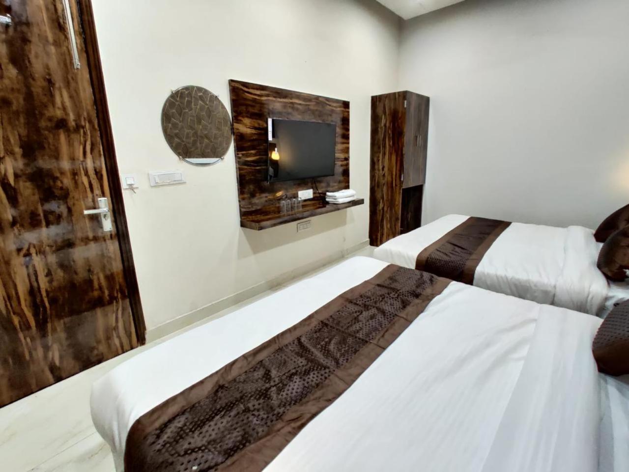 Hotel Gs Amritsar 200 Mtr From Golden Temple Exterior photo