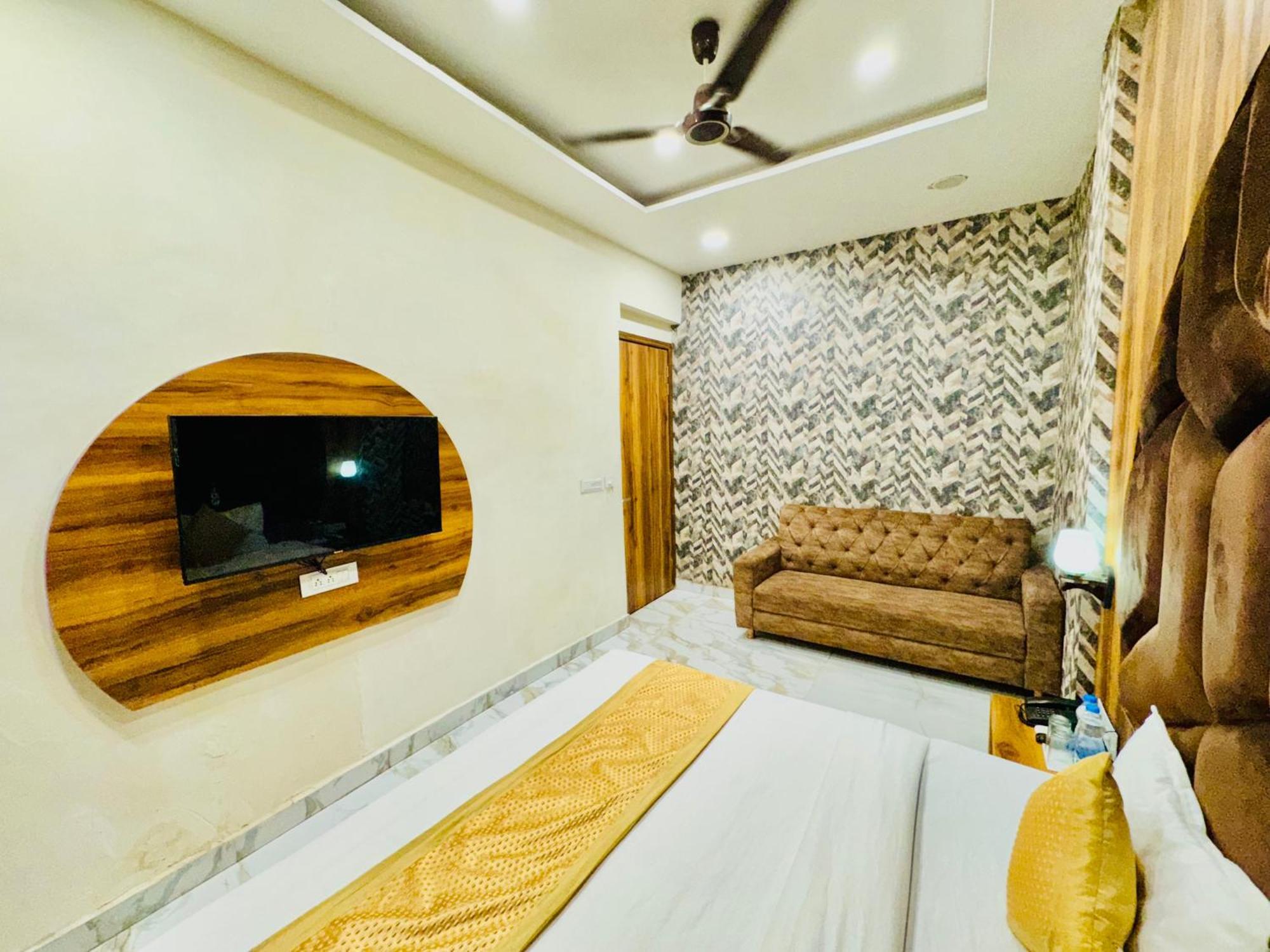 Hotel Gs Amritsar 200 Mtr From Golden Temple Exterior photo