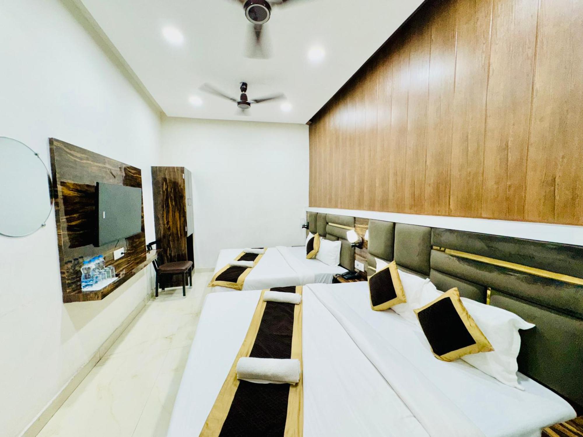 Hotel Gs Amritsar 200 Mtr From Golden Temple Exterior photo