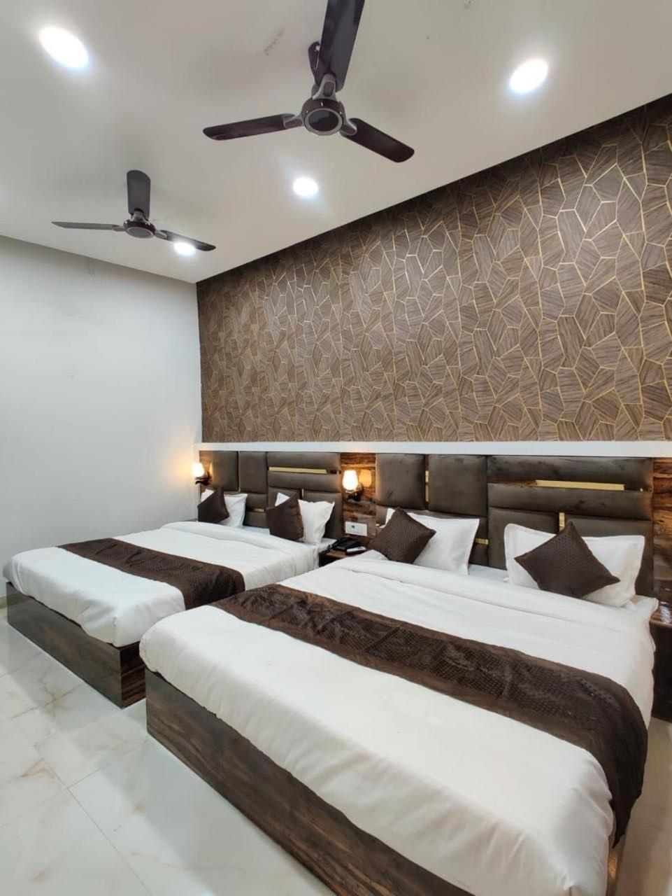 Hotel Gs Amritsar 200 Mtr From Golden Temple Exterior photo