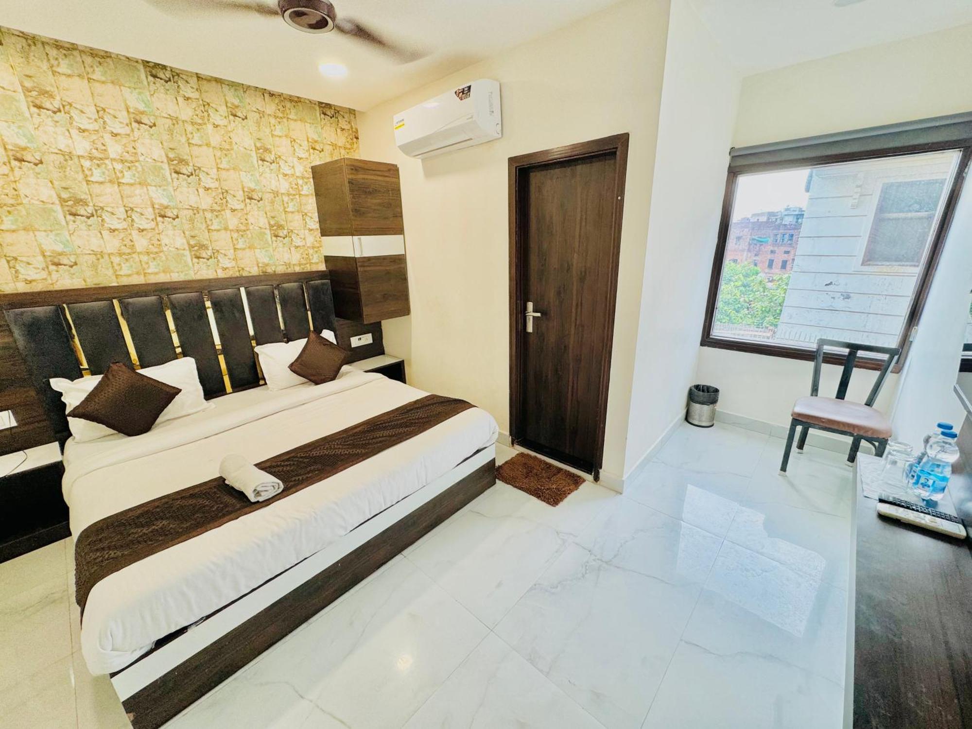 Hotel Gs Amritsar 200 Mtr From Golden Temple Exterior photo
